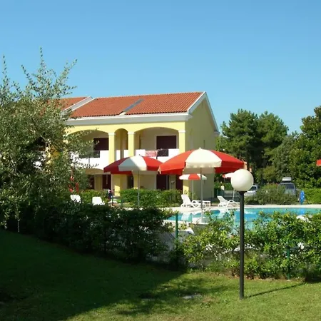 Apartmán One Bedroom Flat In A With A Pool *