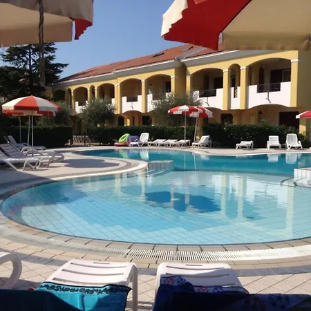 Apartmán One Bedroom Flat In A With A Pool *