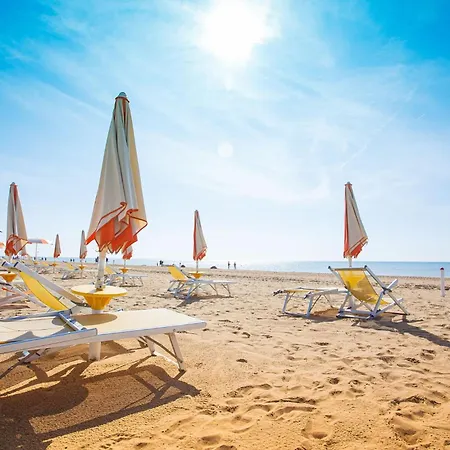 One Bedroom Flat In A With A Pool Apartmán Bibione